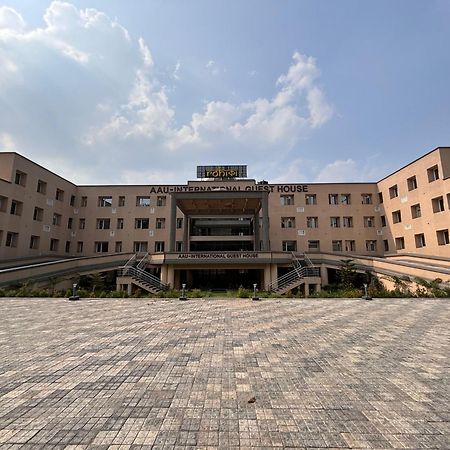 Rohika Aau-Igh Hotel Gauháti Kültér fotó