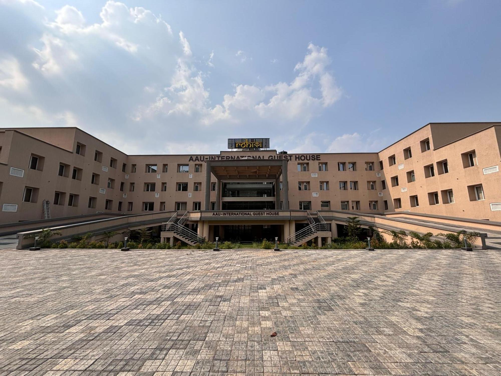 Rohika Aau-Igh Hotel Gauháti Kültér fotó